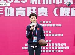 德国足球联赛擎旗振旆，劲旅争夺冠军头衔
